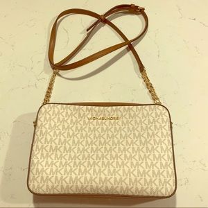 FINAL SALE Barely used Michael Kors cross body
